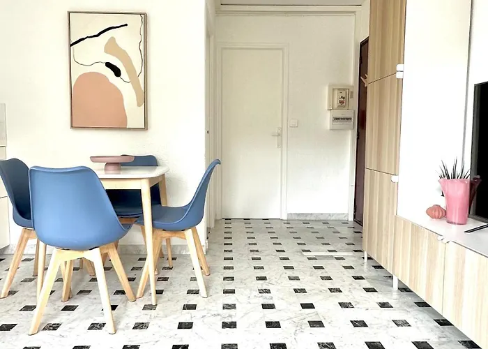 Superbe 4 Couchages Avec Terrasse - Clim - 50m De La Apartment Saint-Raphaël