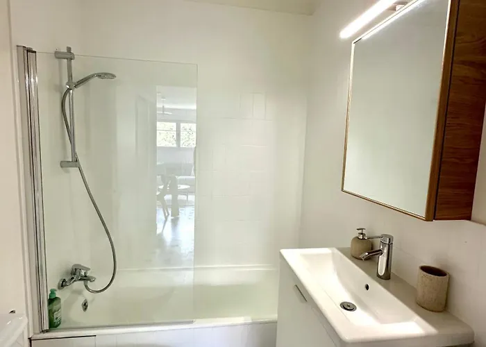 Апартаменти Superbe 4 Couchages Avec Terrasse - Clim - 50m De La *